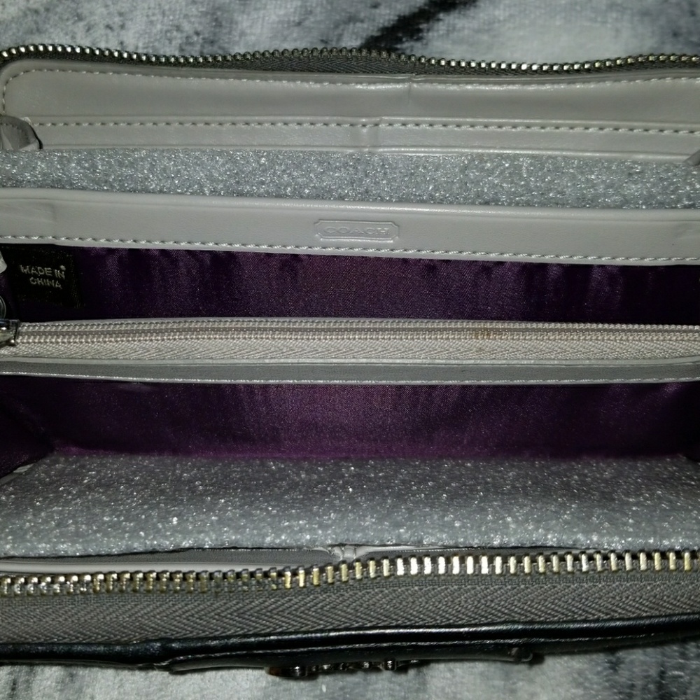 COACH Authentic Wallet - Picture 4 of 5